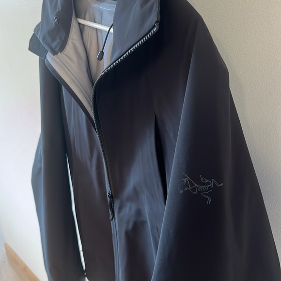 Arc’teryx Men’s Medium Jacket - Picture 4 of 6